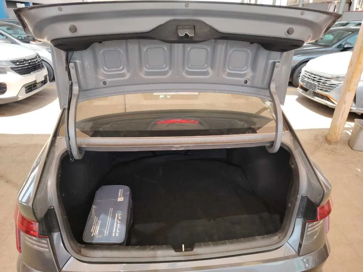 Car image 27