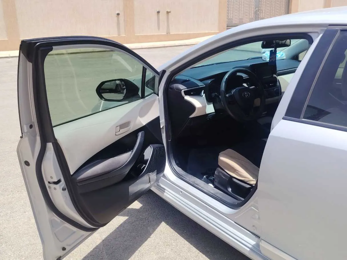 Car image 11