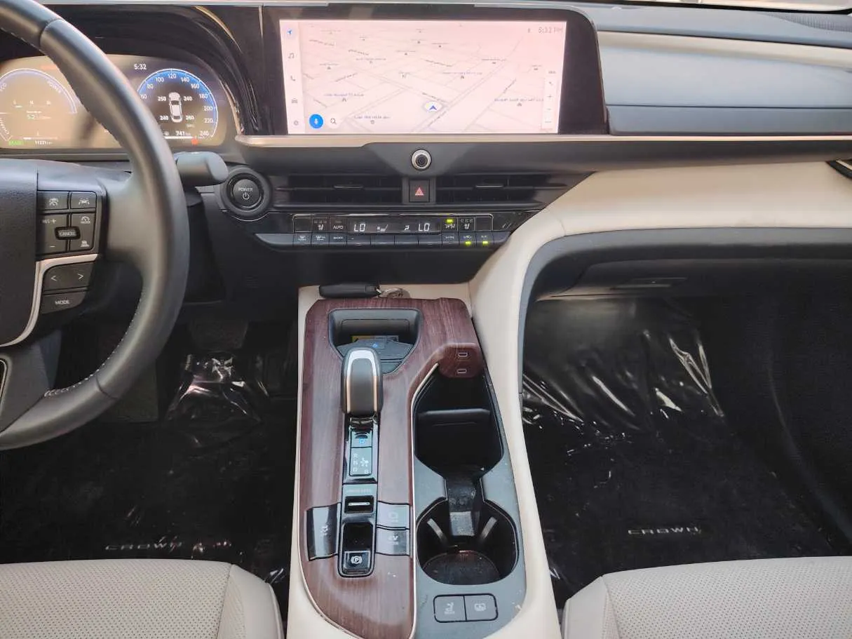 Car image 18