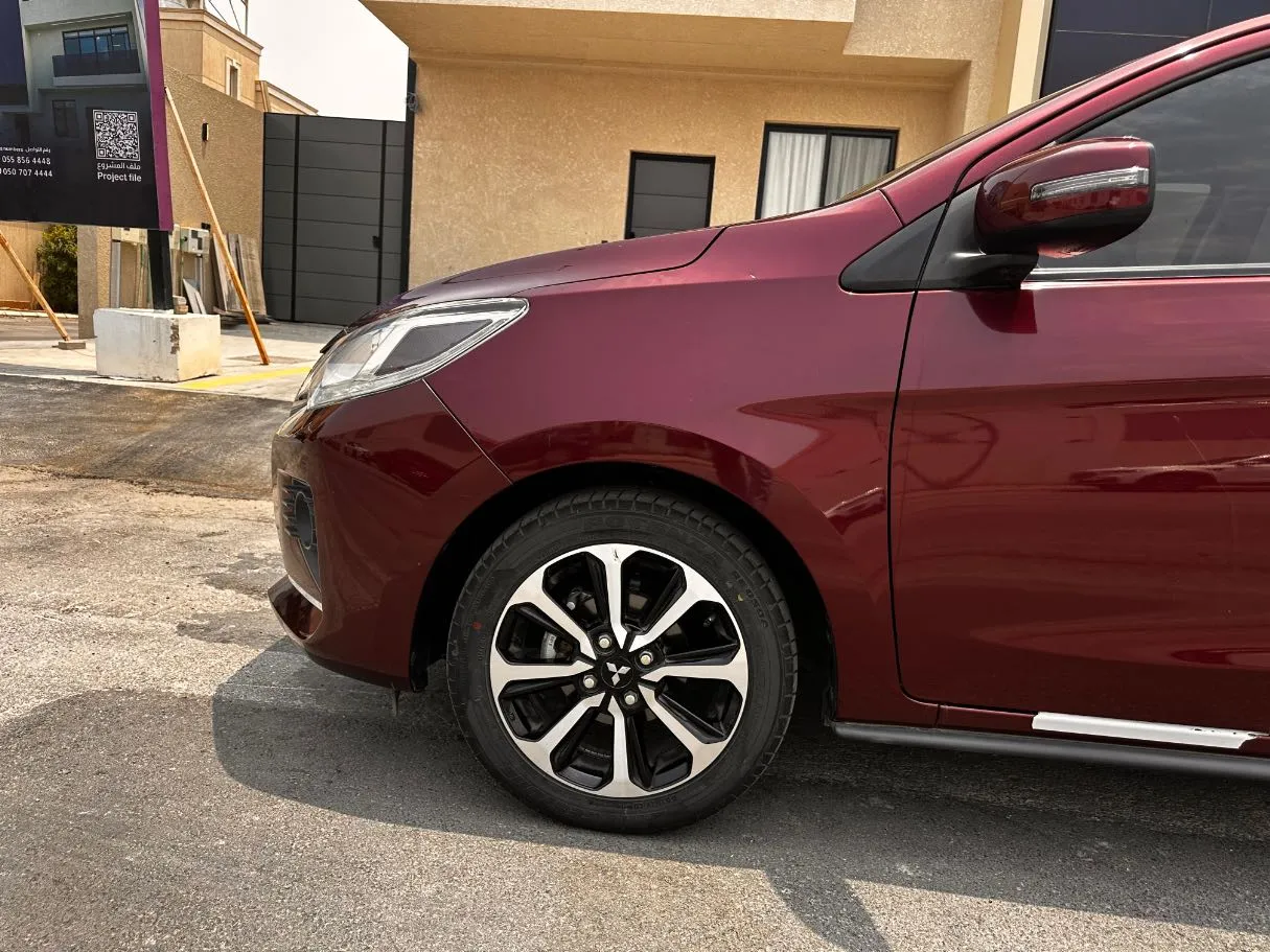 Car image 9