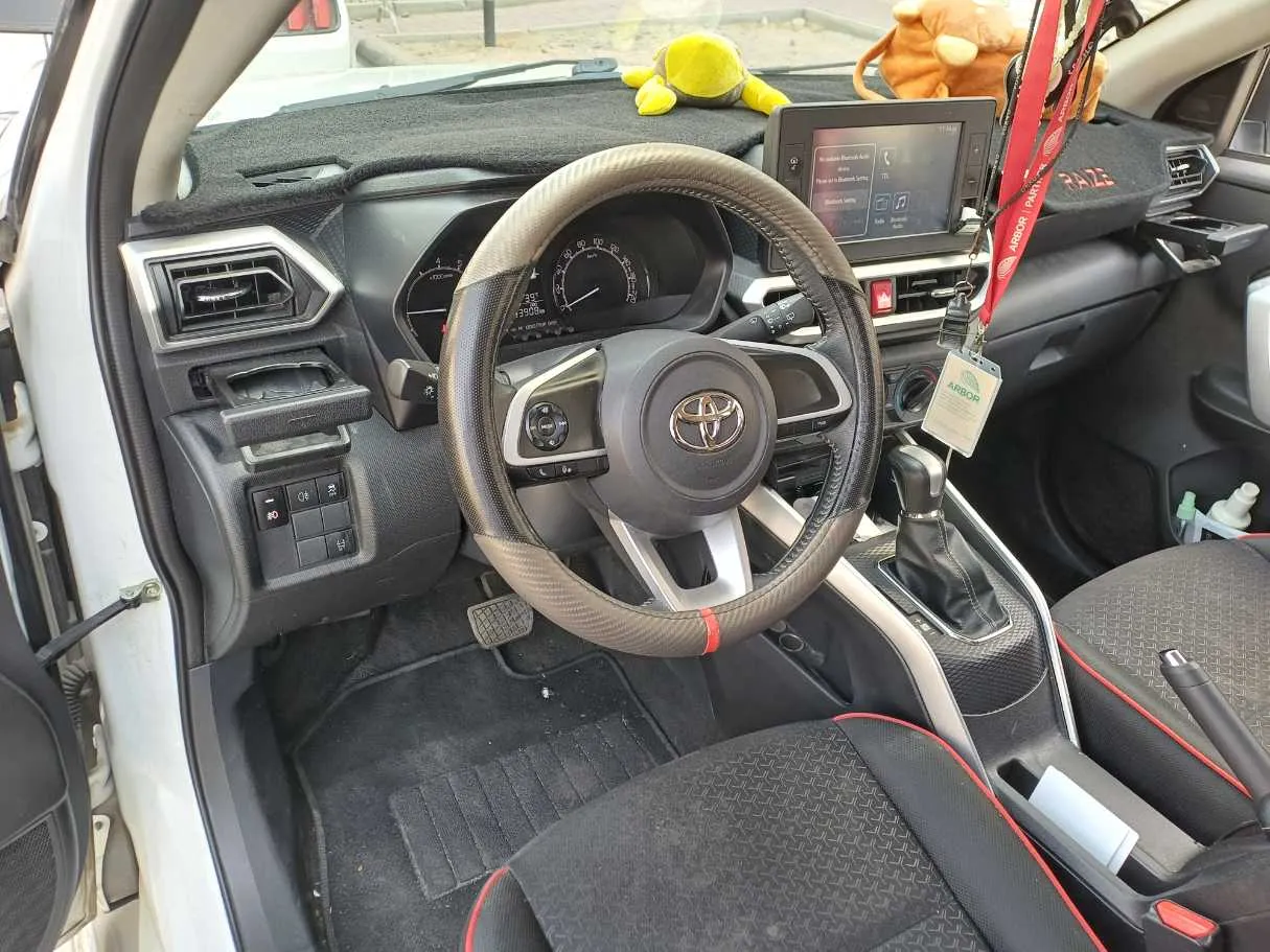 Car image 11