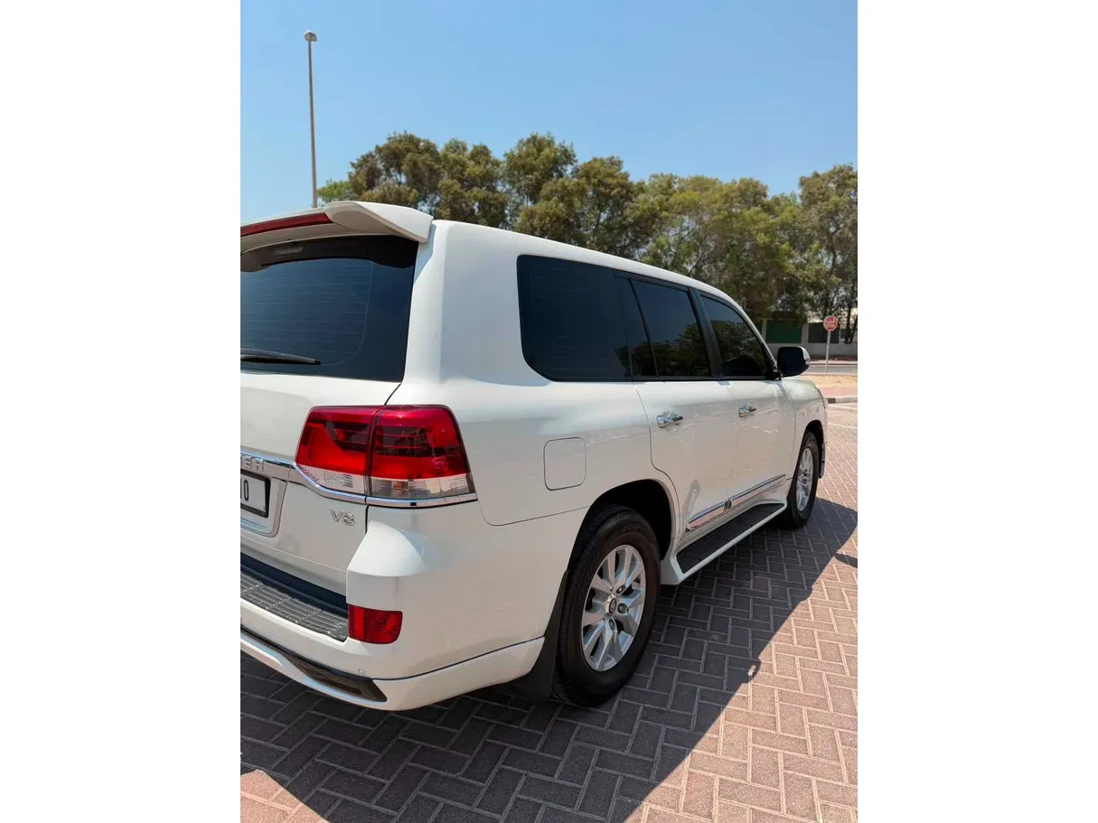 Car image 28