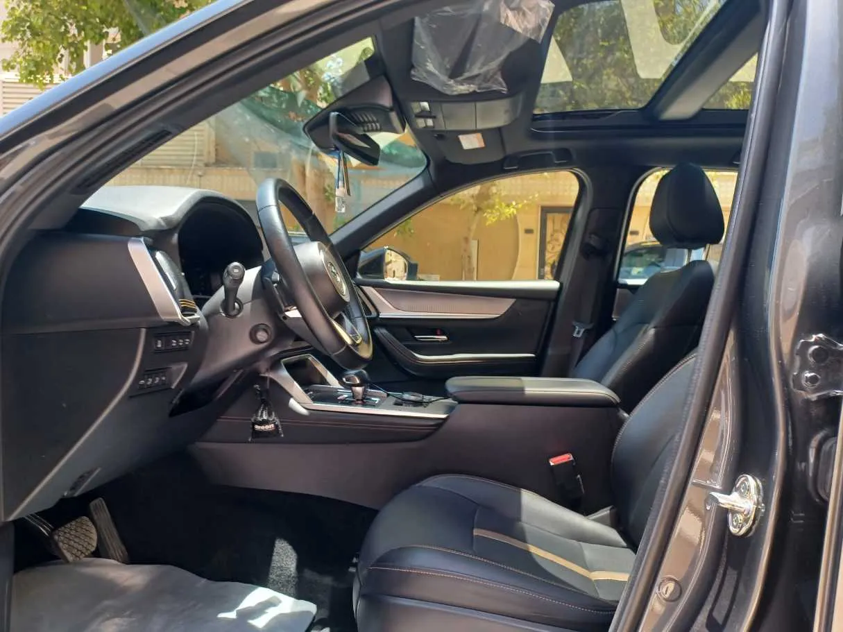 Car image 13