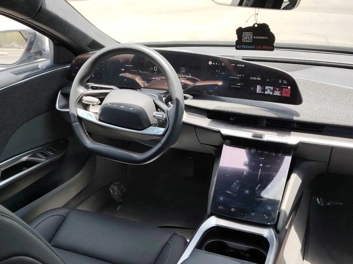 Car image 19