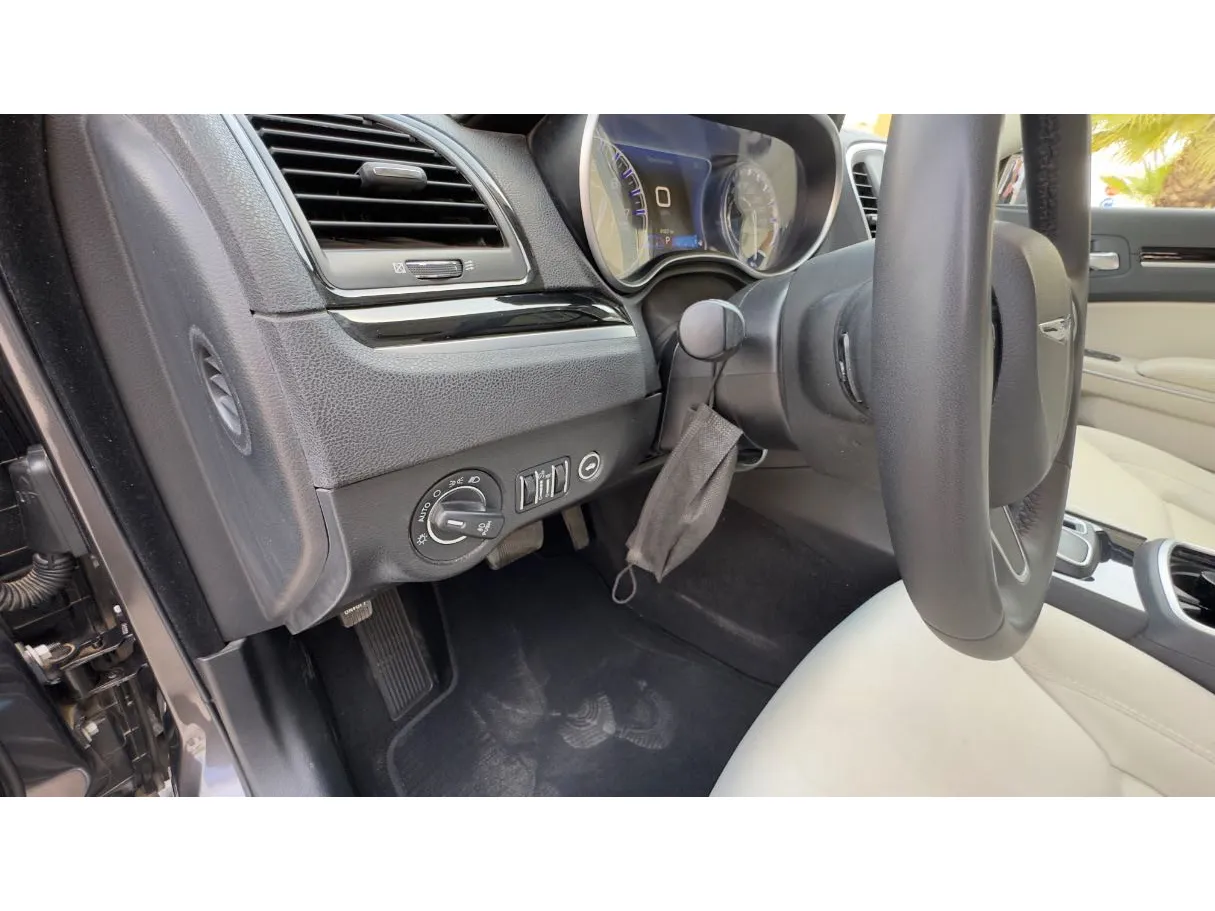 Car image 25