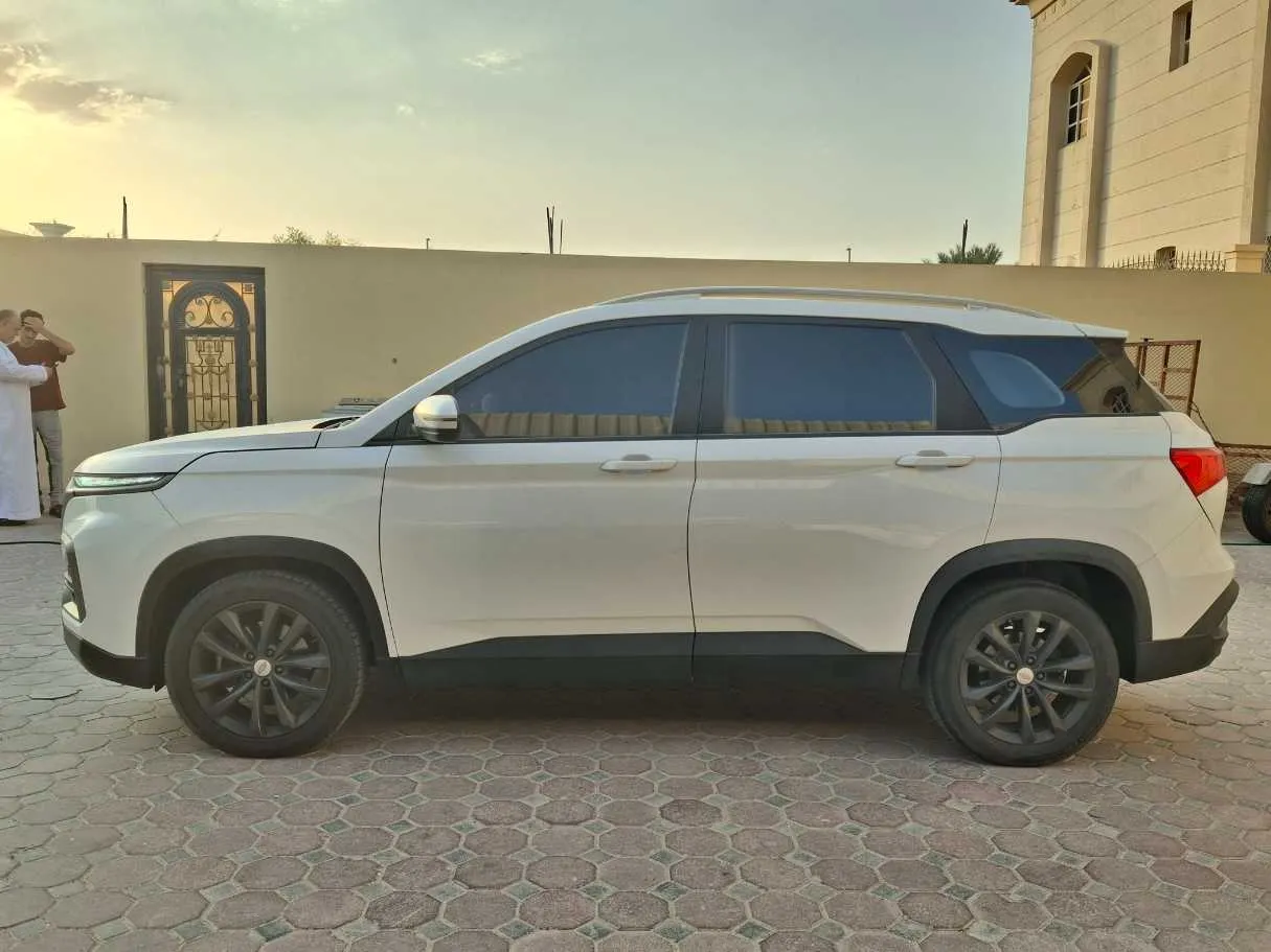 Car image 4