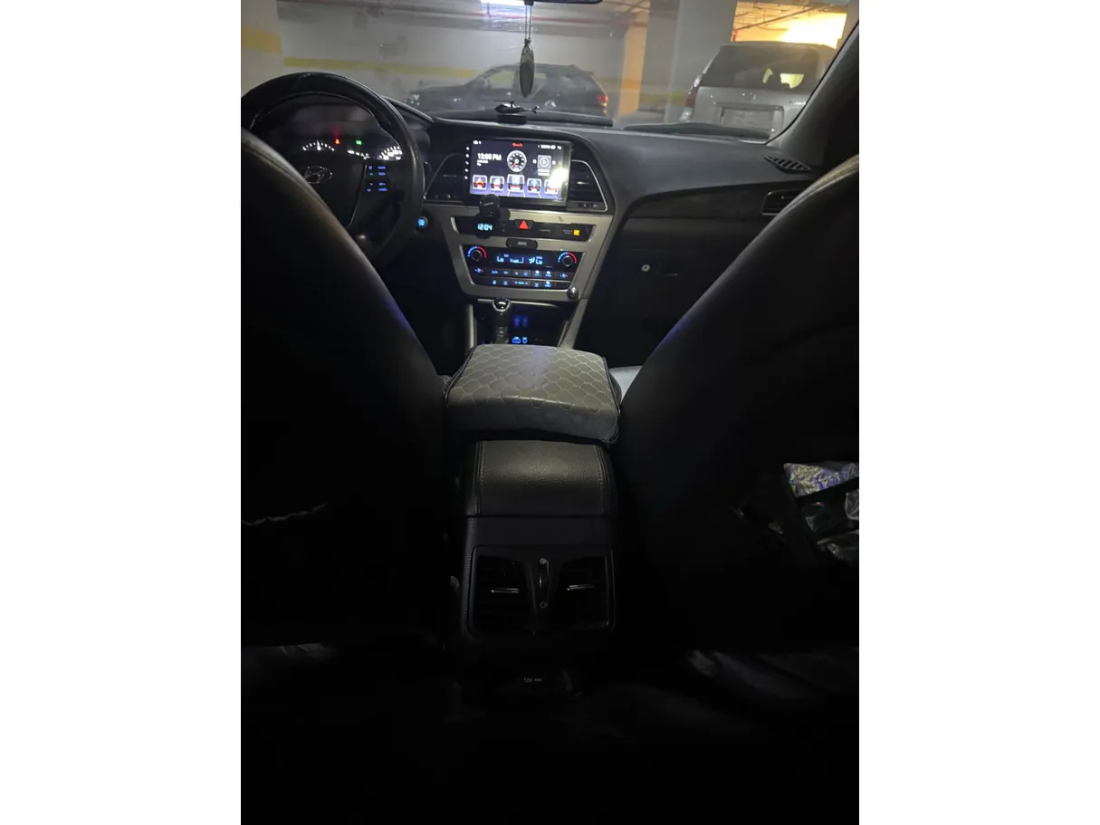 Car image 18