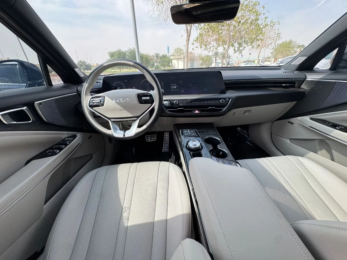Car image 16