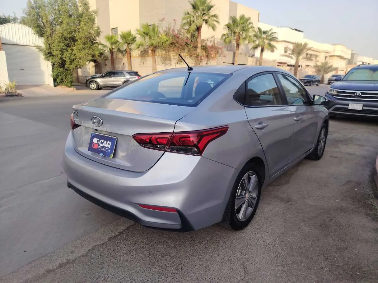 Car image 5