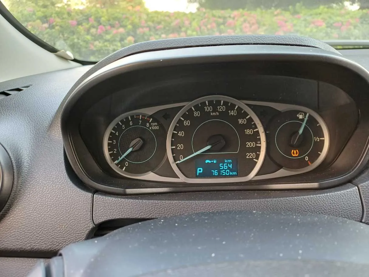 Car image 19