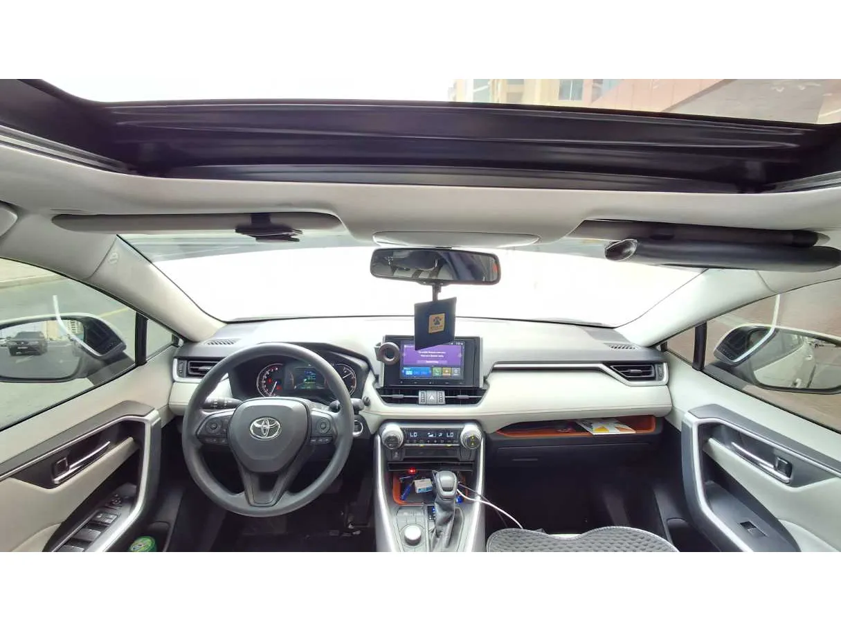 Car image 17