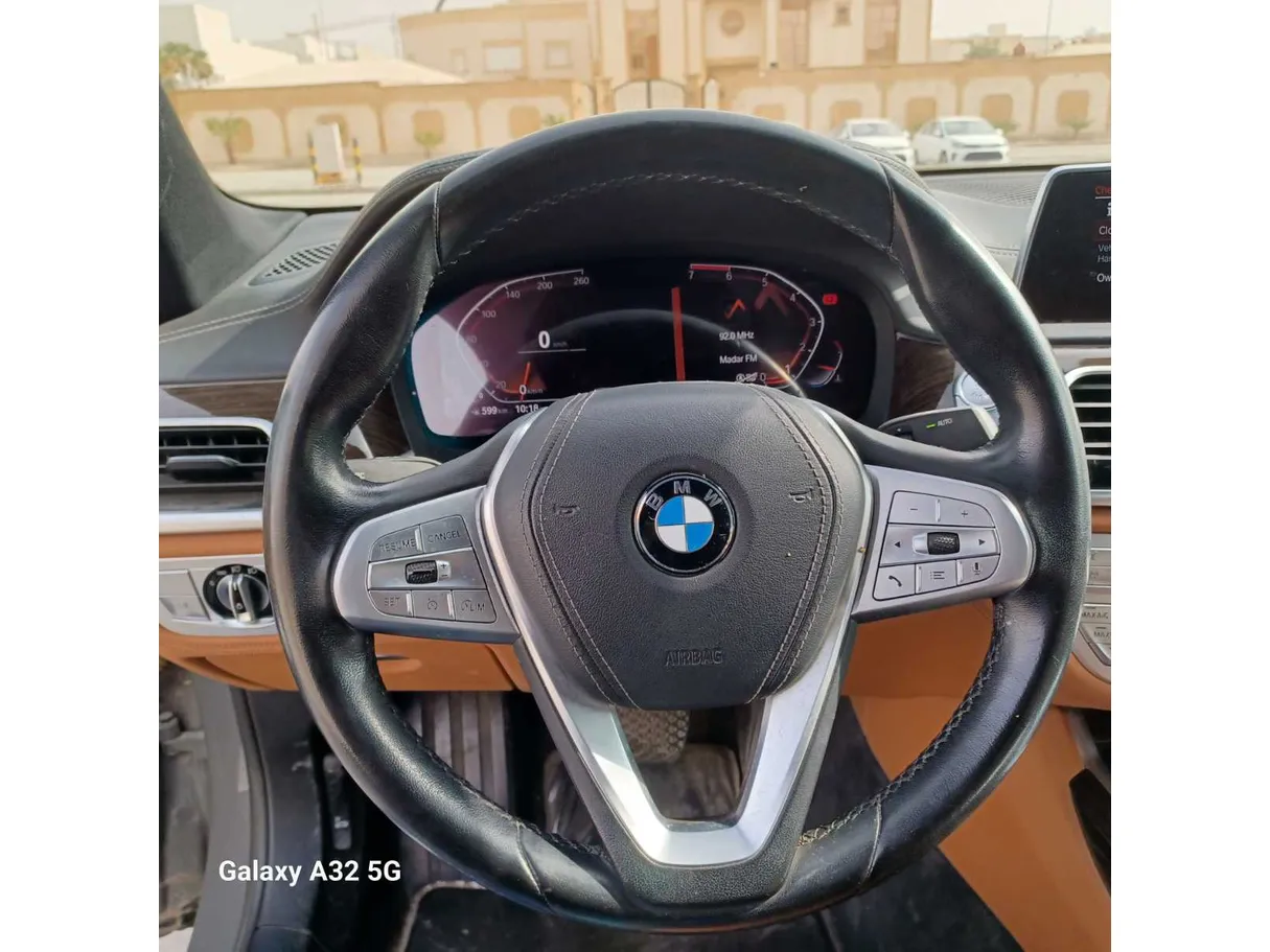 Car image 25