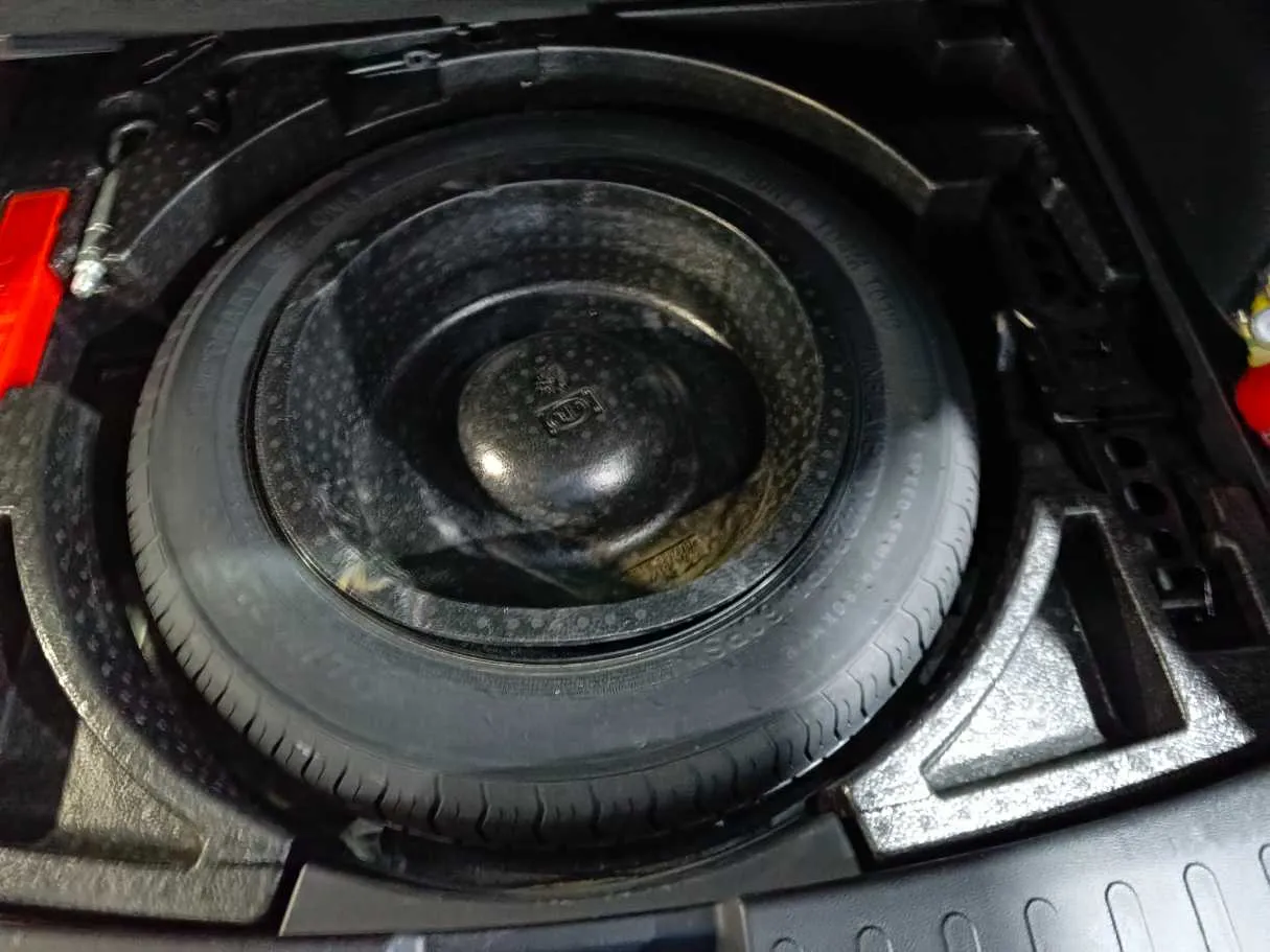 Car image 20