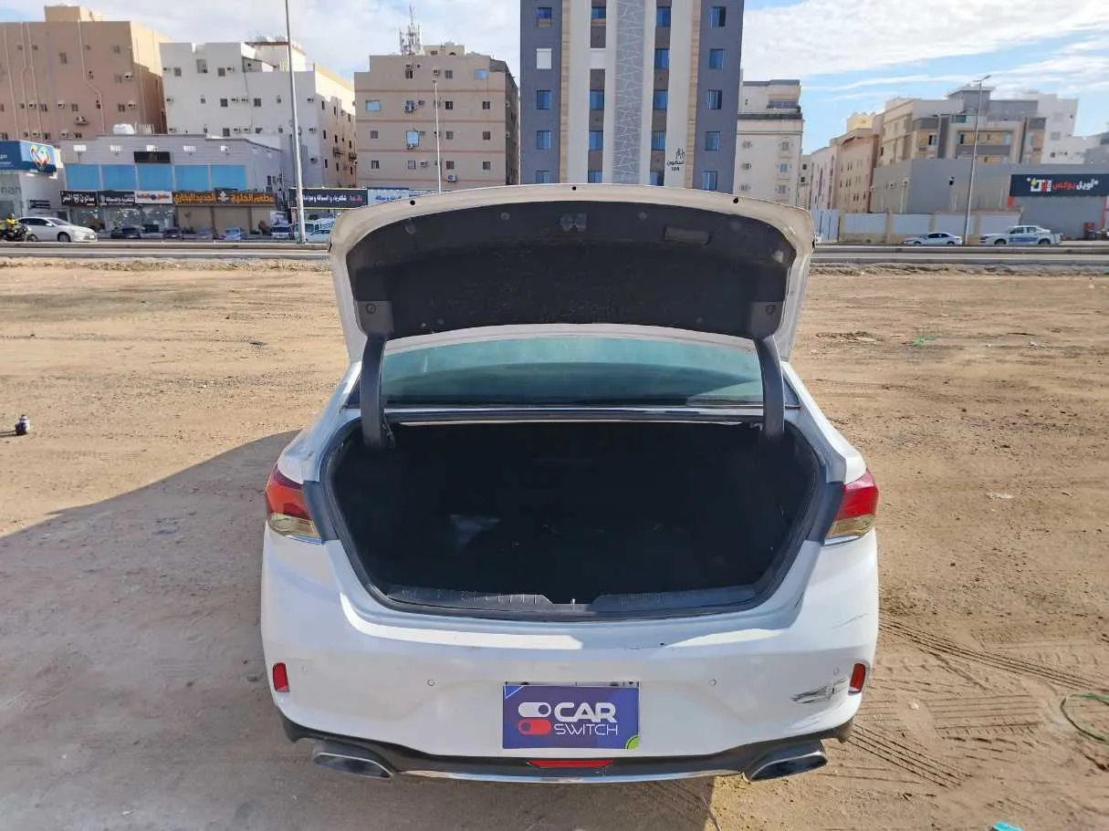 Car image 24