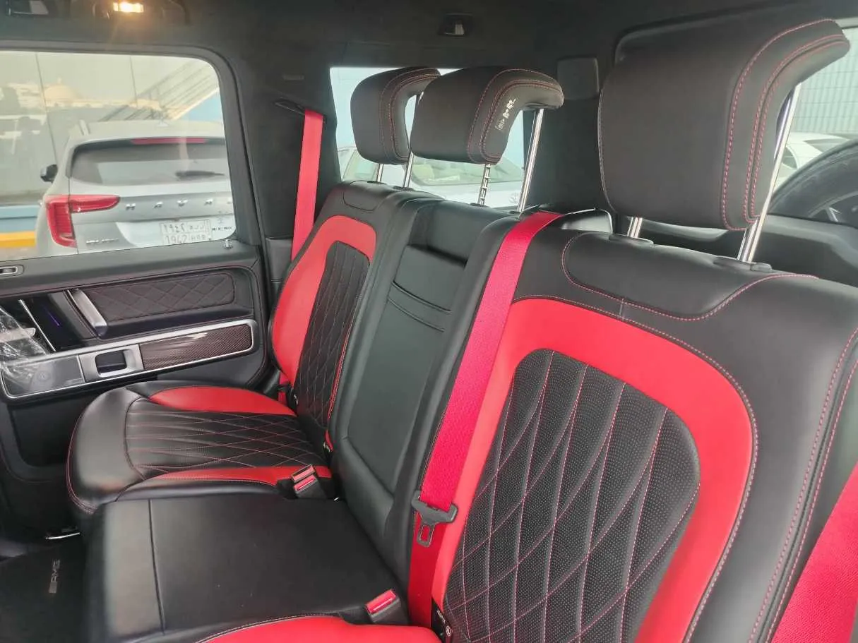 Car image 14