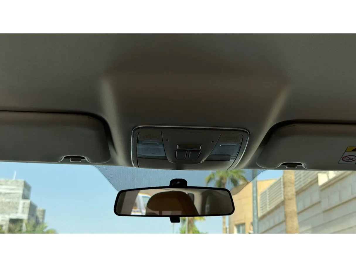 Car image 25