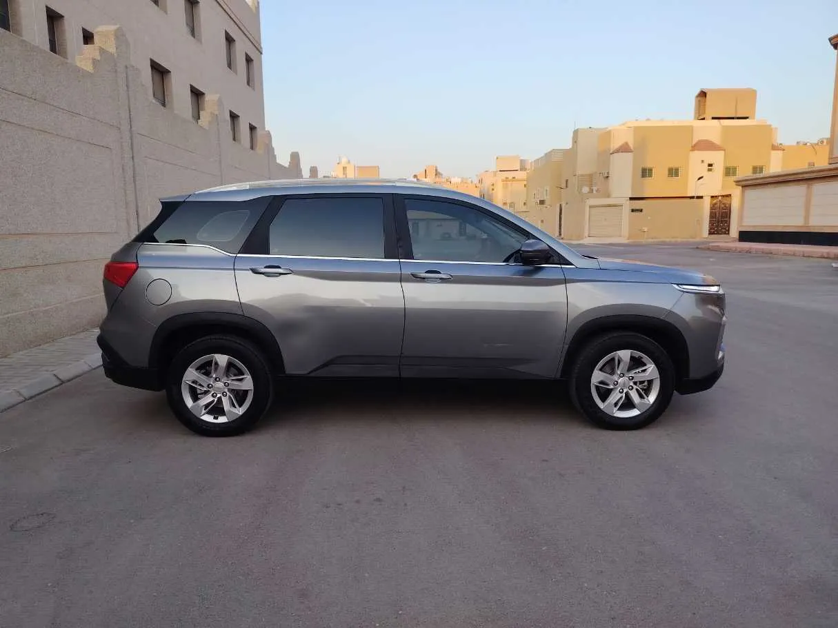 Car image 4