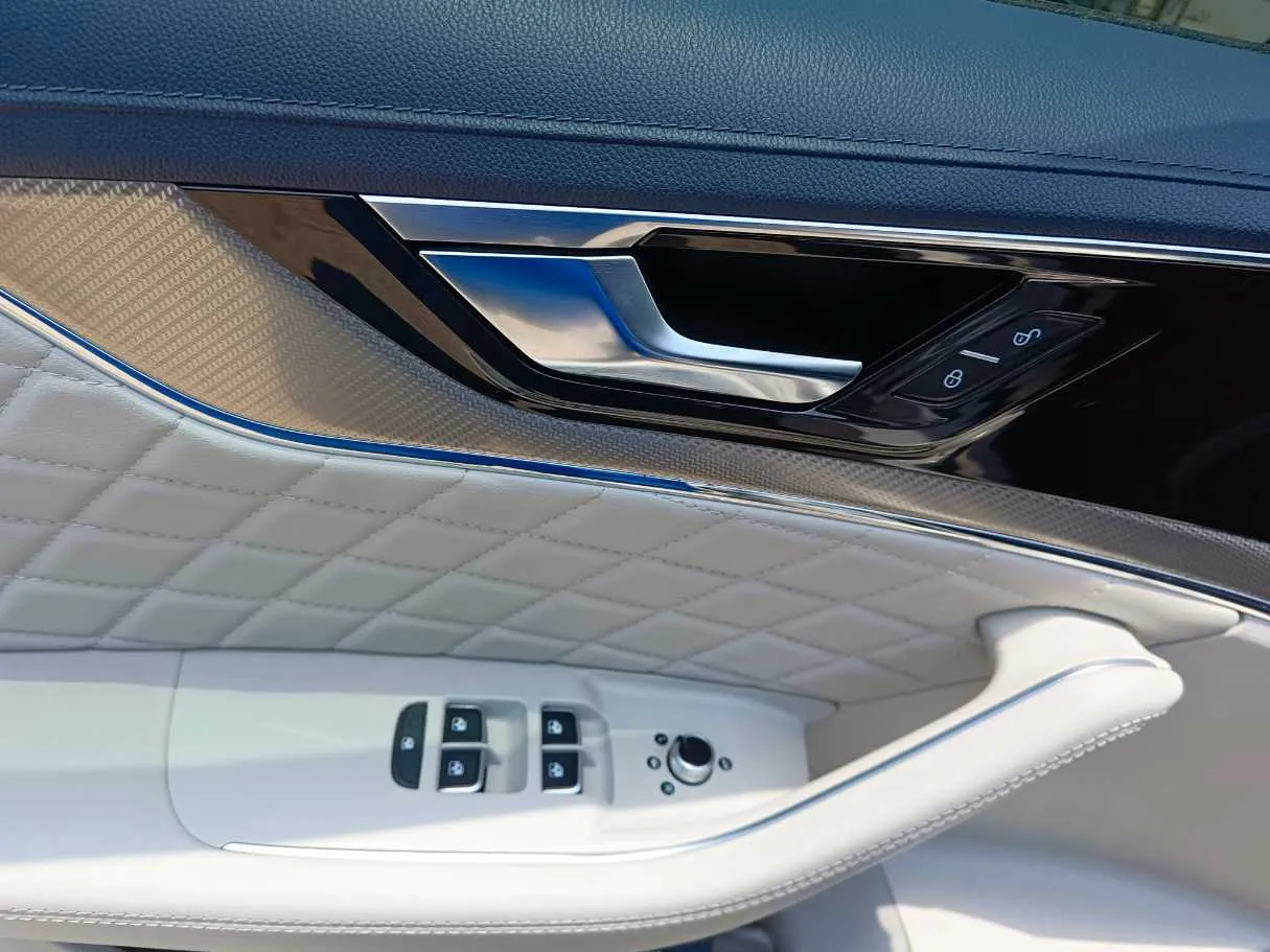 Car image 29
