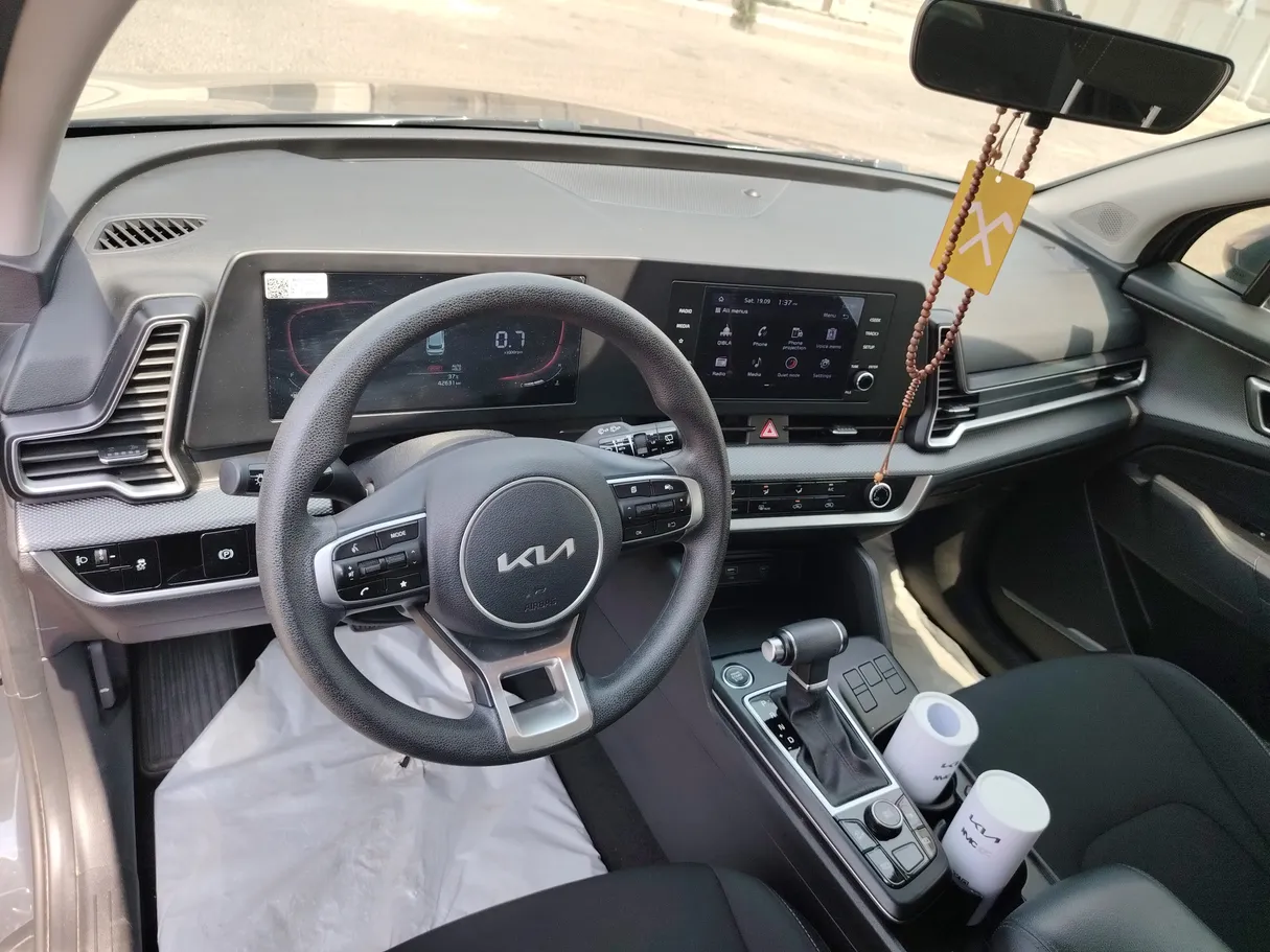 Car image 10