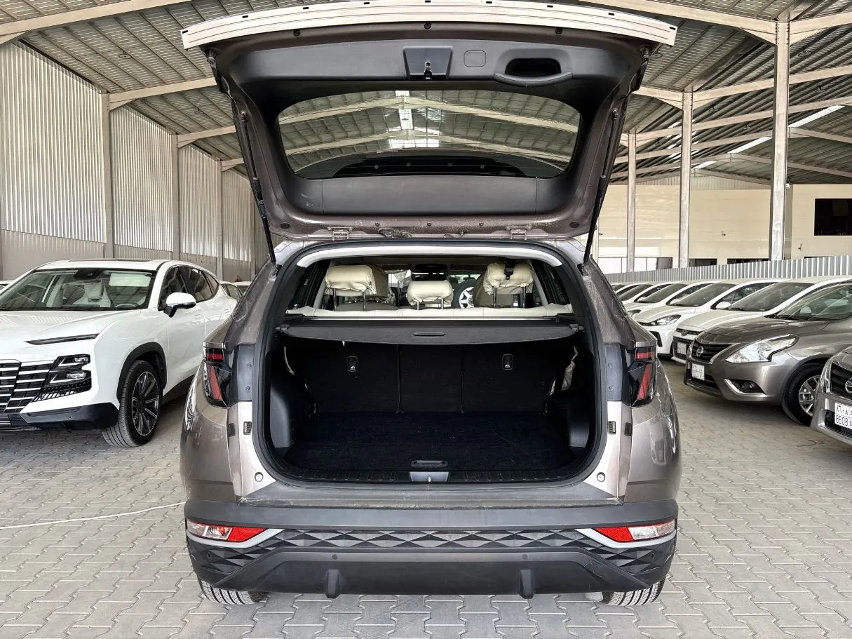 Car image 27