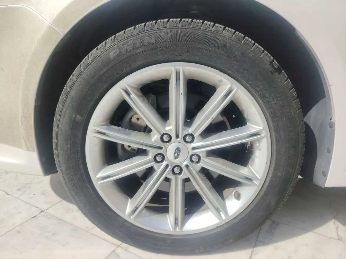 Car image 10