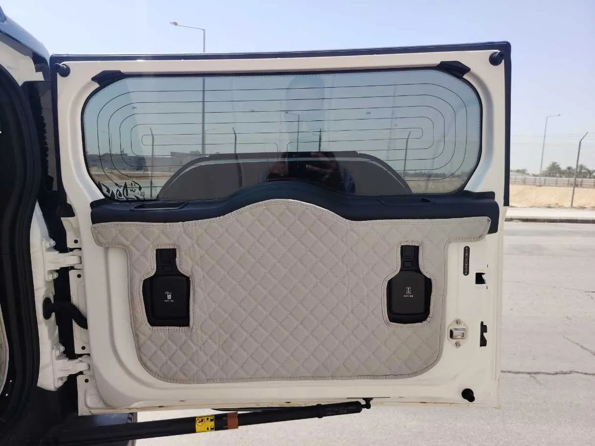 Car image 24