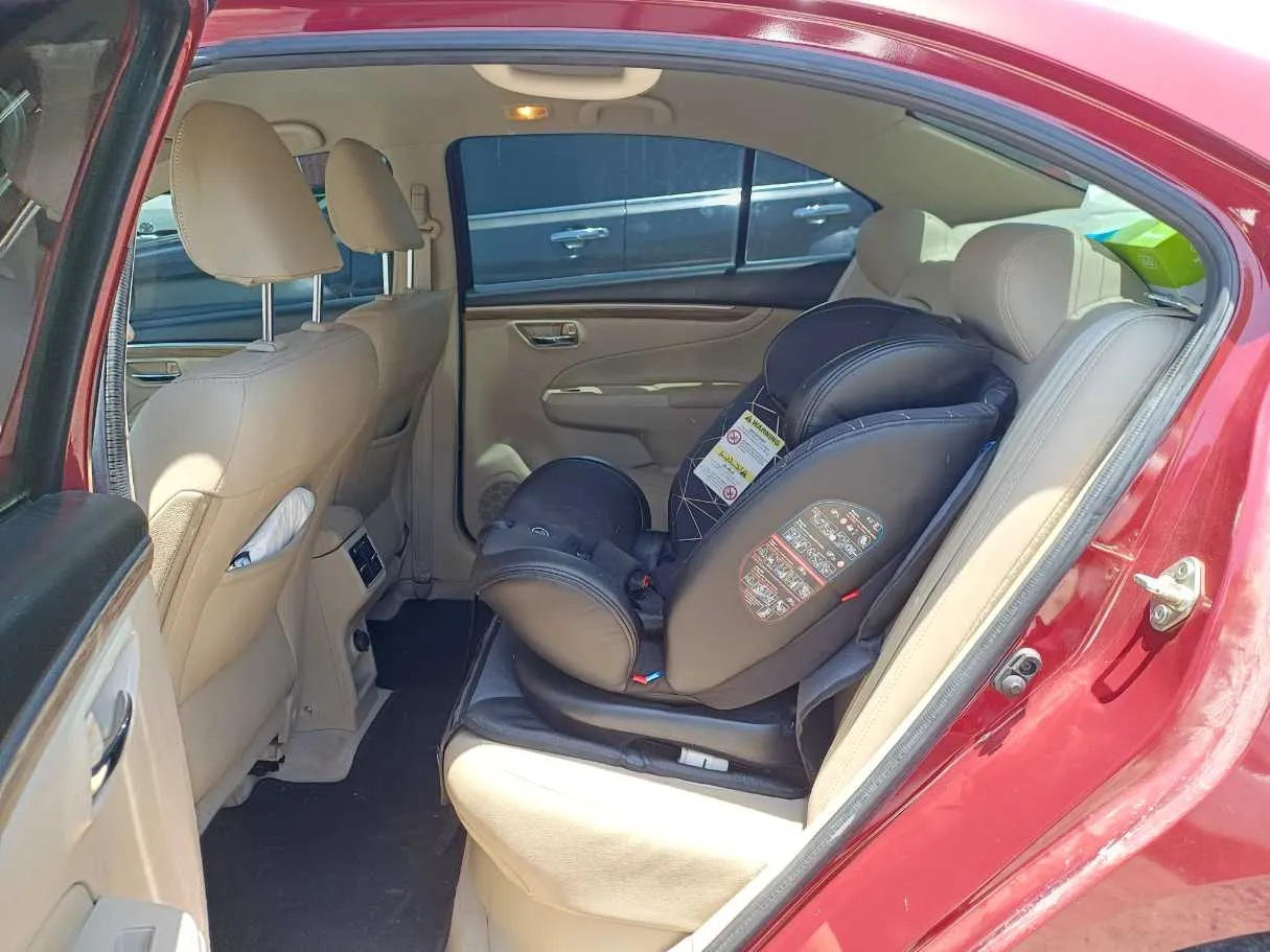 Car image 14