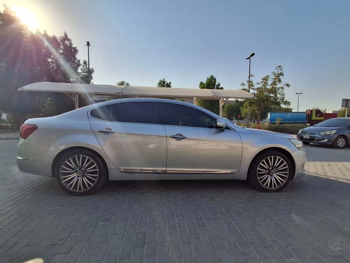 Car image 3