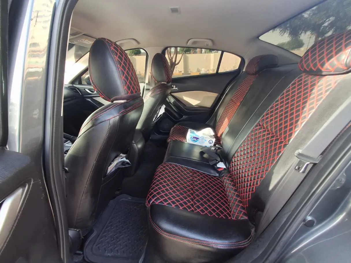 Car image 13