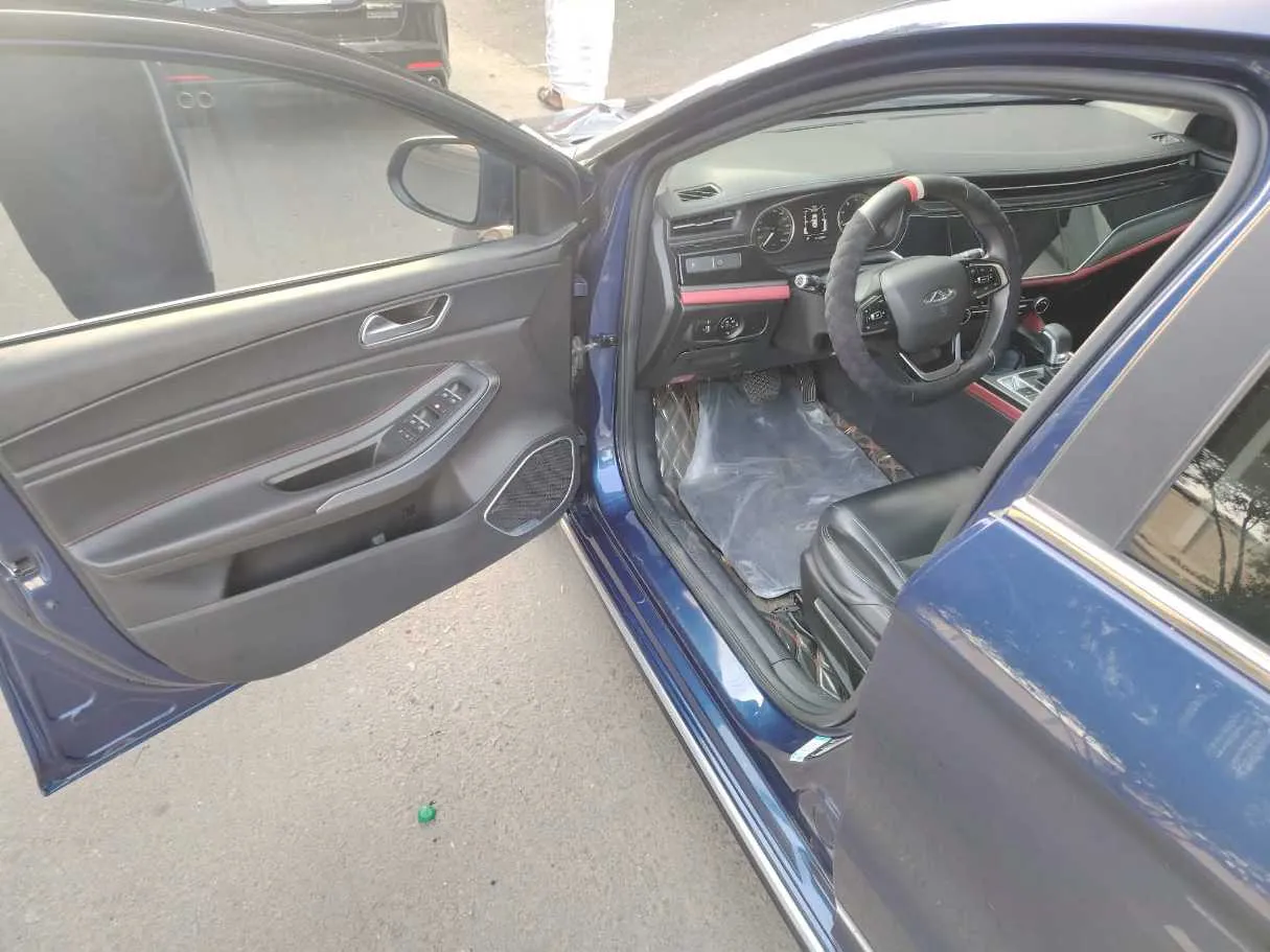 Car image 12