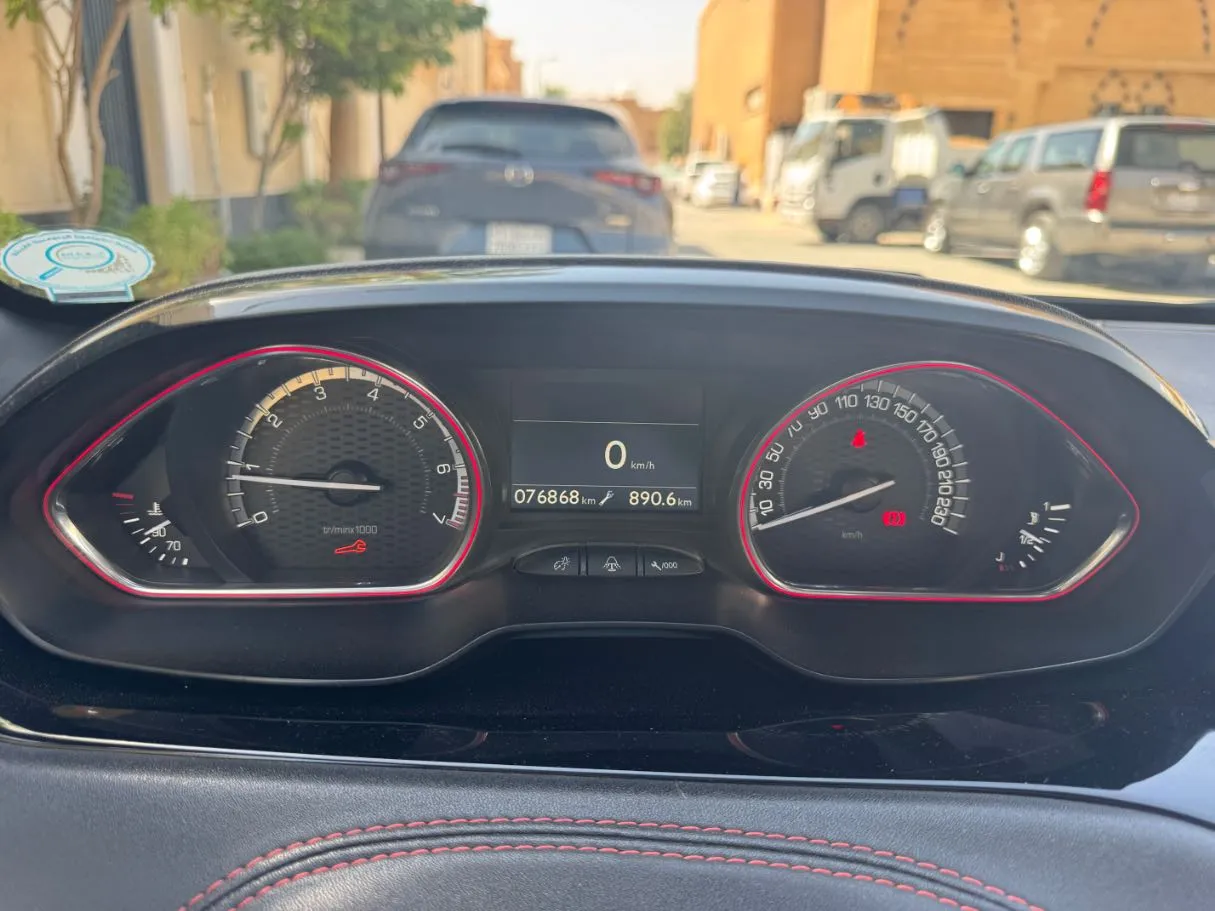 Car image 15