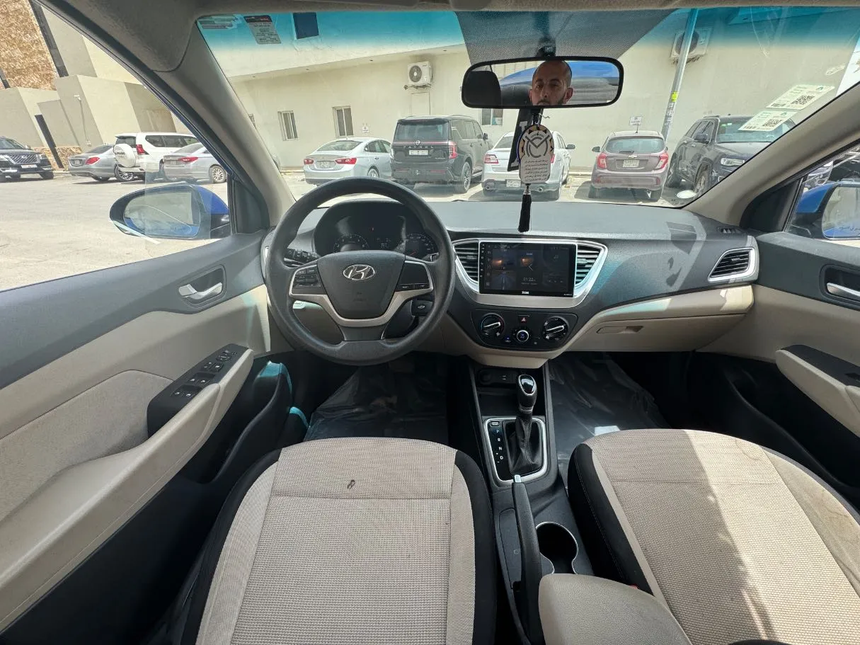 Car image 15