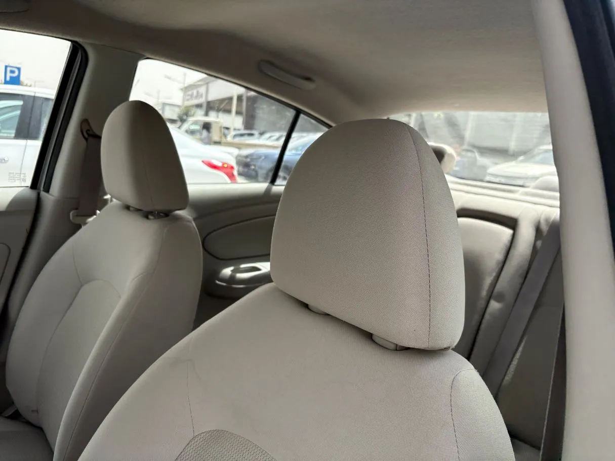 Car image 11