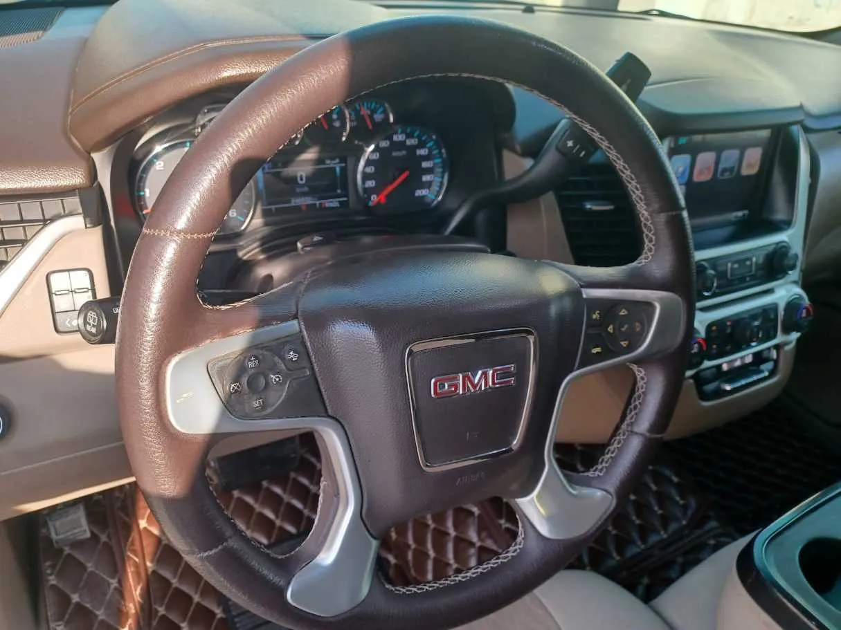 Car image 18