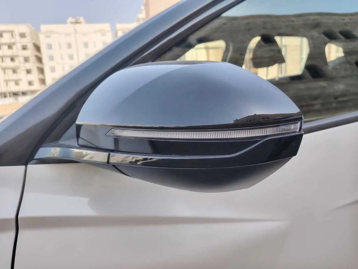 Car image 28