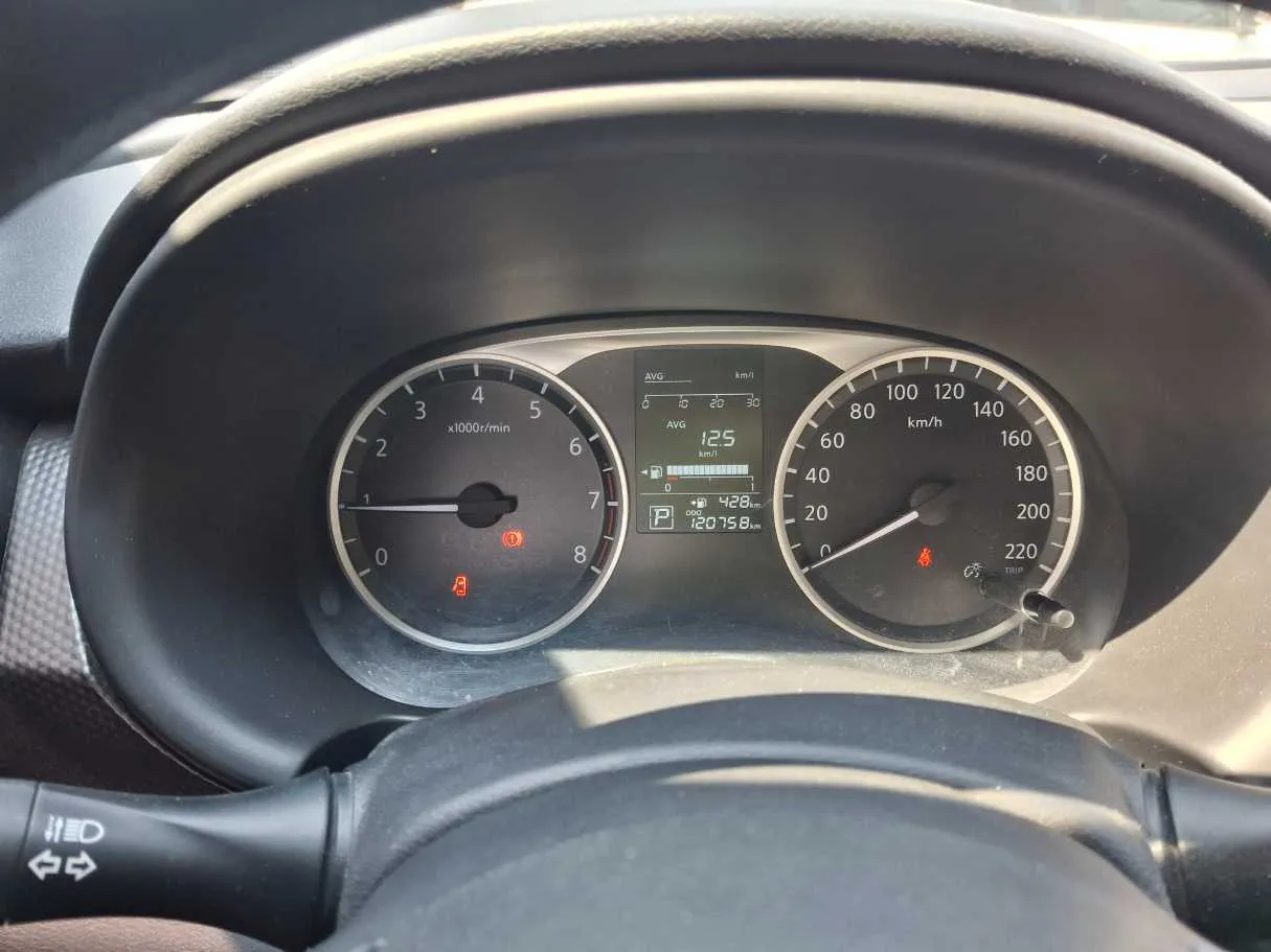 Car image 18