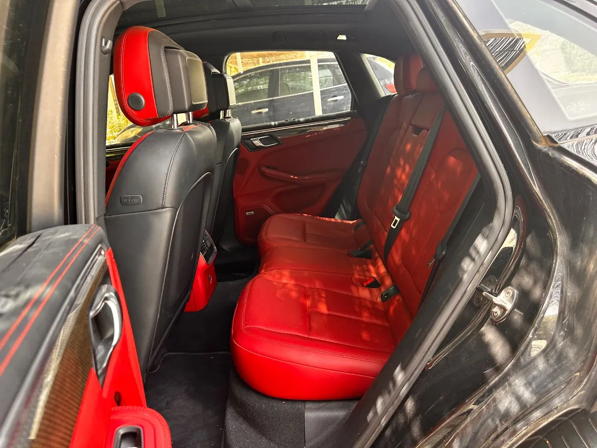 Car image 16