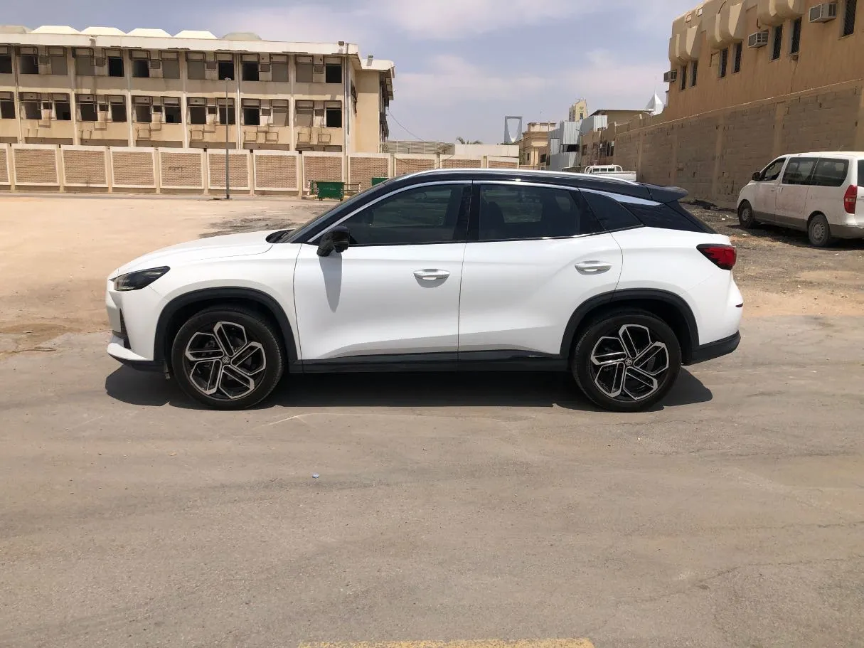 Car image 8