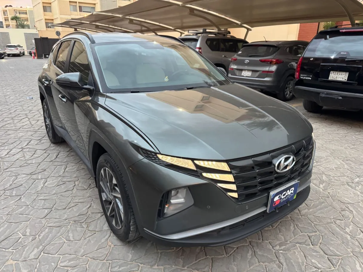 Car image 3