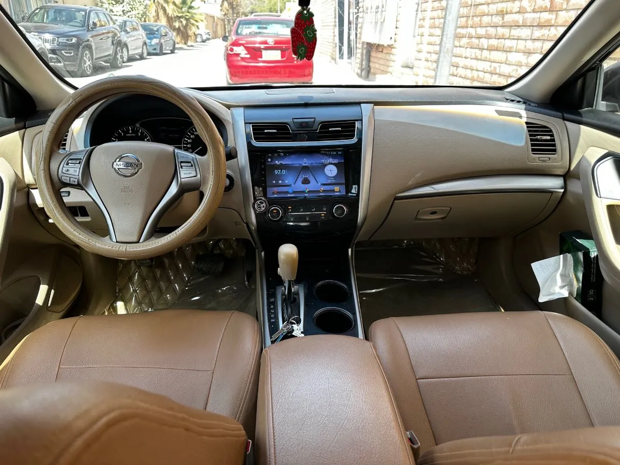 Car image 16