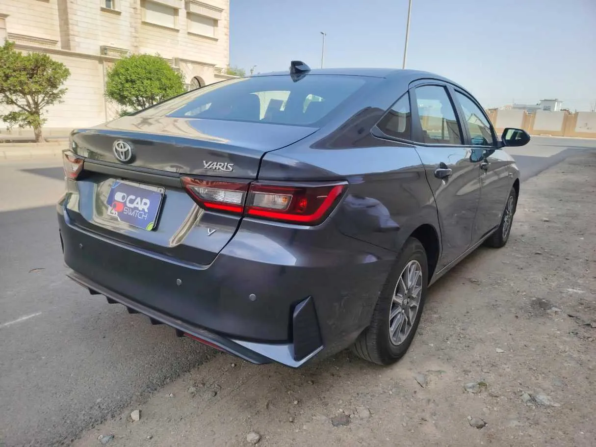 Car image 5