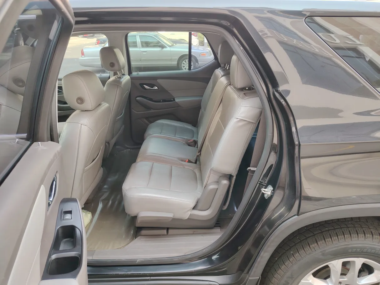 Car image 15
