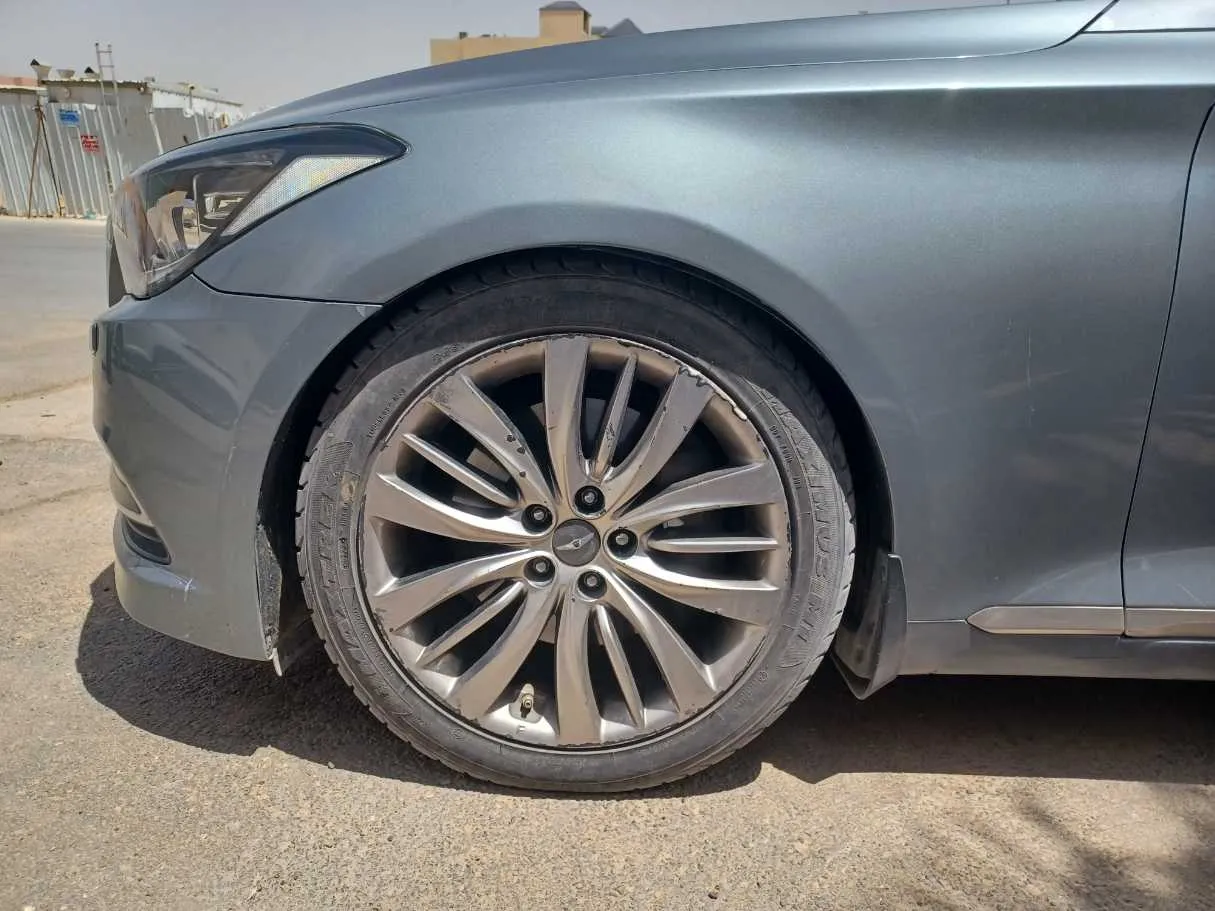 Car image 9