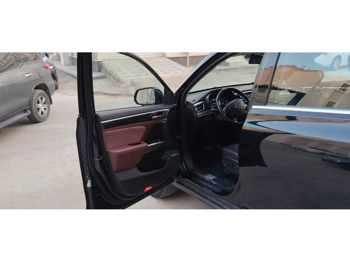 Car image 11