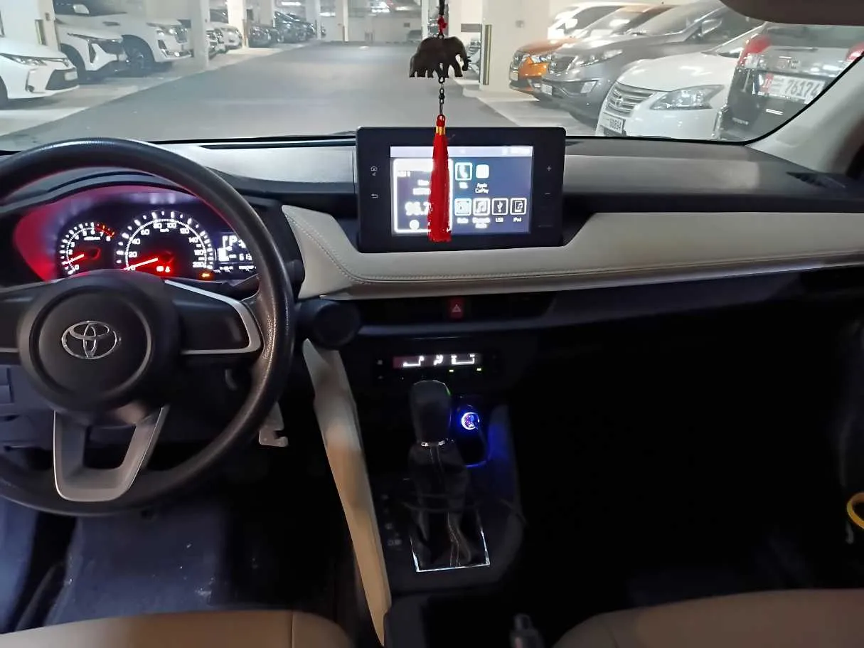 Car image 16