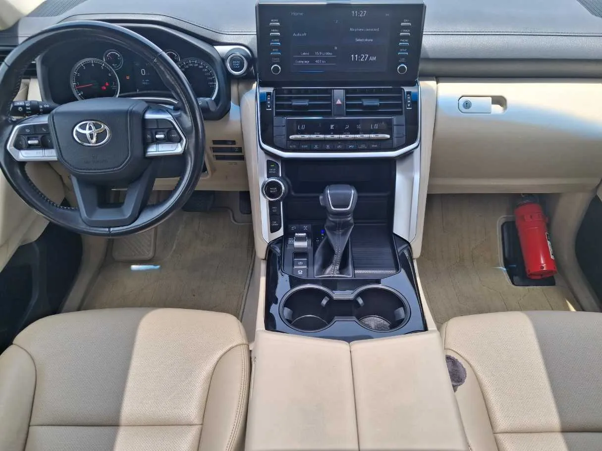 Car image 16