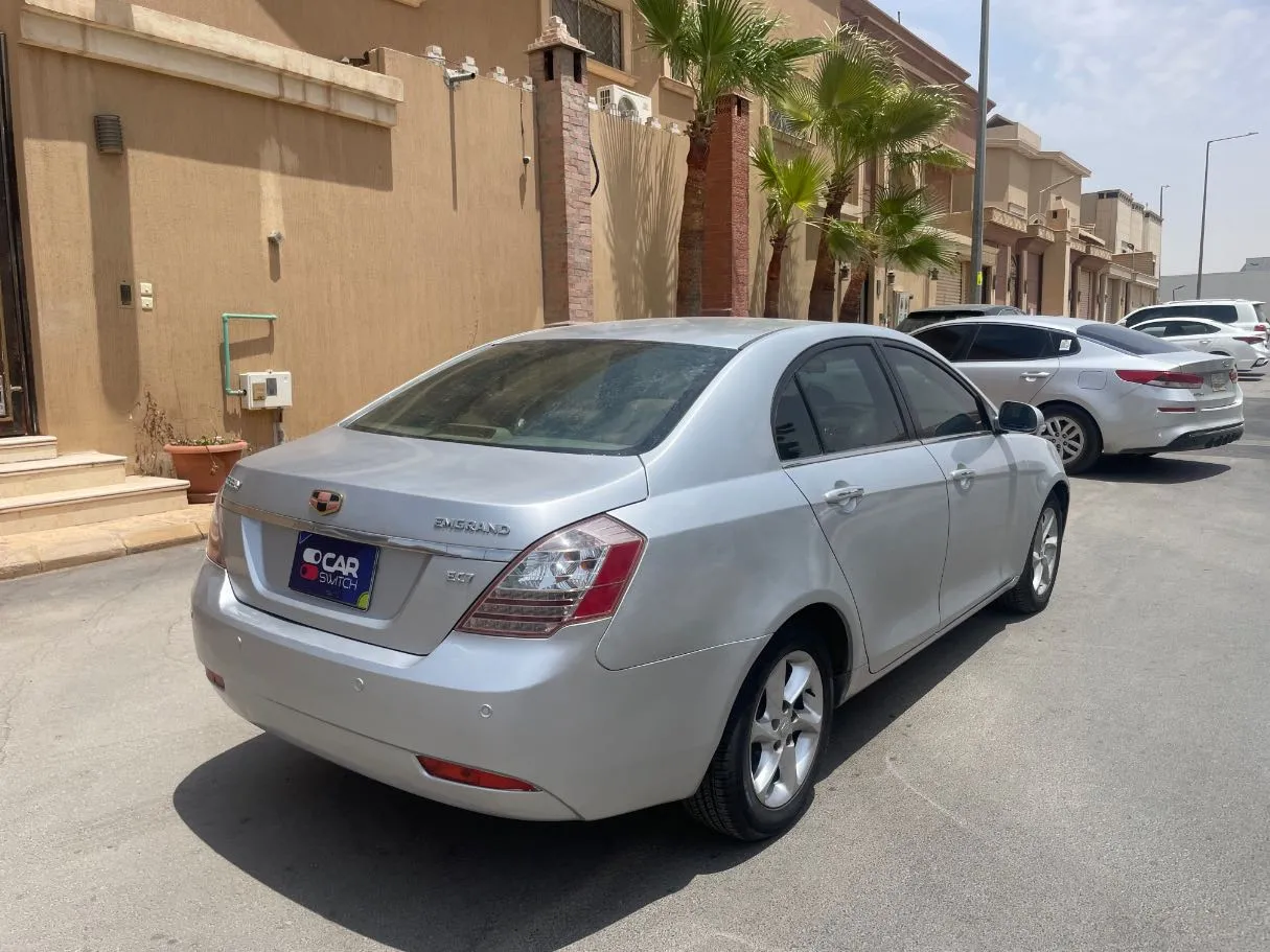 Car image 5
