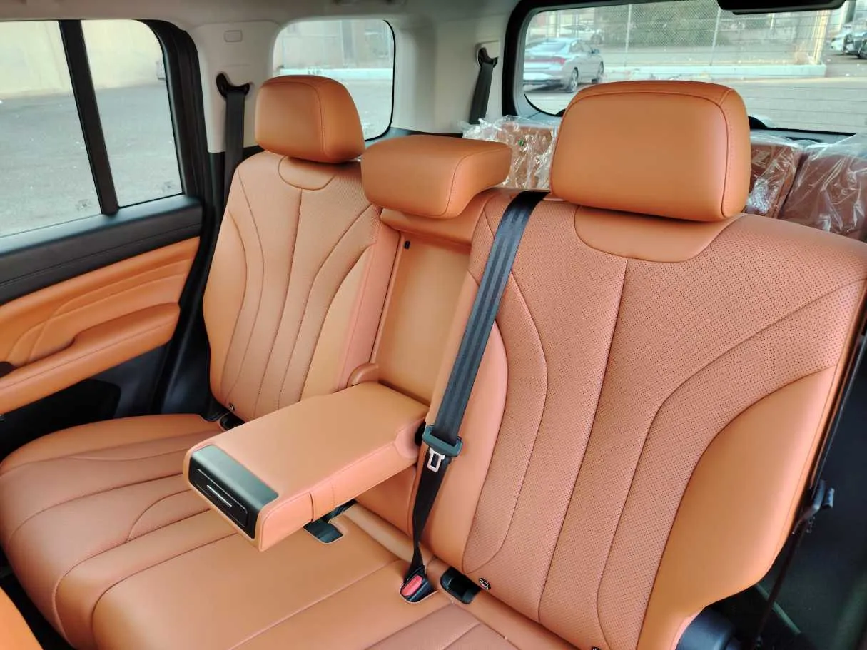Car image 17