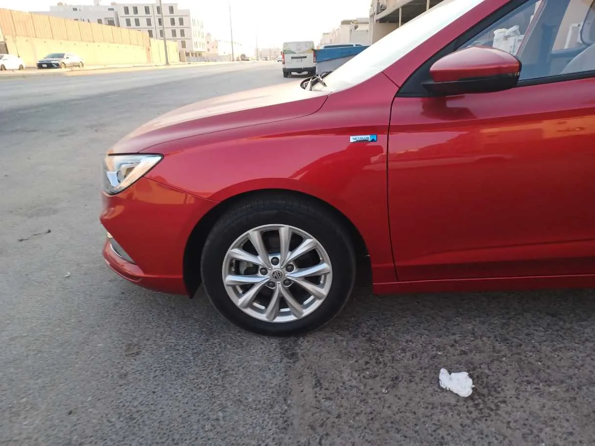 Car image 9