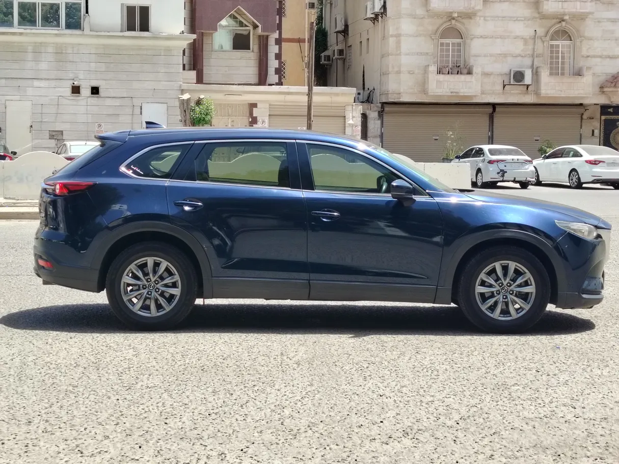 Car image 4